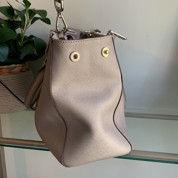 Micheal Kors Gray/Silver Bag - Picture 13 of 15